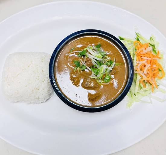 R8. Curry Beef with Steamed Rice / 咖喱牛肉配白飯 / 소고기카레덮밥